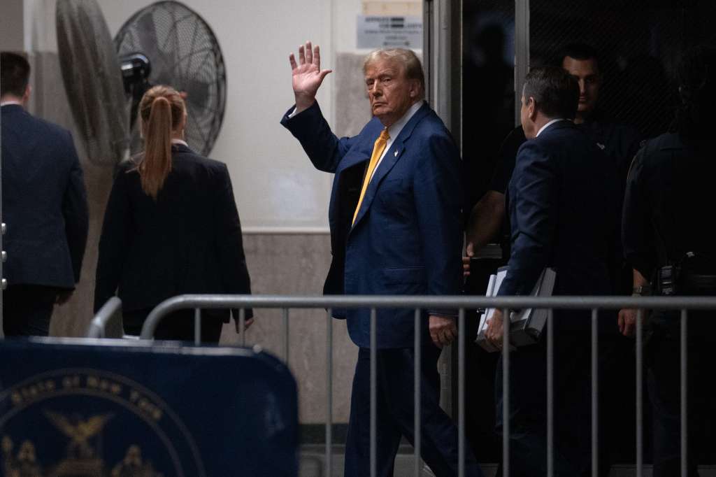 New York (United States), 02/05/2024.- Former US President Donald Trump exits the courtroom during a break at Manhattan criminal court in New York, USA, 02 May 2024. Trump is facing 34 felony counts of falsifying business records related to payments made to adult film star Stormy Daniels during his 2016 presidential campaign. (tormenta, Nueva York) EFE/EPA/JEENAH MOON / POOL