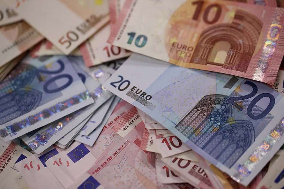 El euro en Colombia cerró en $2.965, mientras el dólar se quedó en $2.683, pero alcanzó a llegar a los $2.705. / Bloomberg