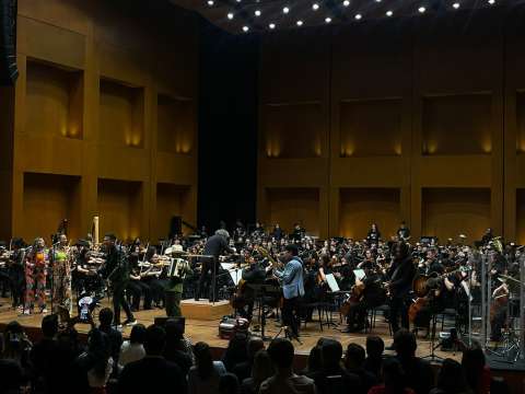 Carlos Vives y Gustavo Dudamel, juntos en el cierre de “Voces del Futuro”