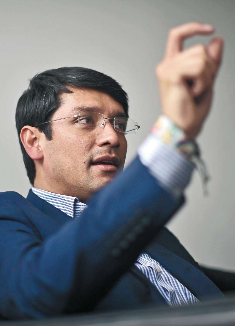 Romero denuncia: “Se trata de un círculo vicioso: abandono del Estado, violencia, sorpresa nacional, presencia coyuntural cuando ocurren hechos atroces y vuelve el espiral: abandono del Estado... etc.”.