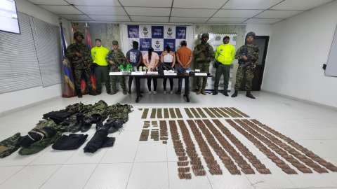 Incautan lancha con armas y municiones del Clan del Golfo en Santander