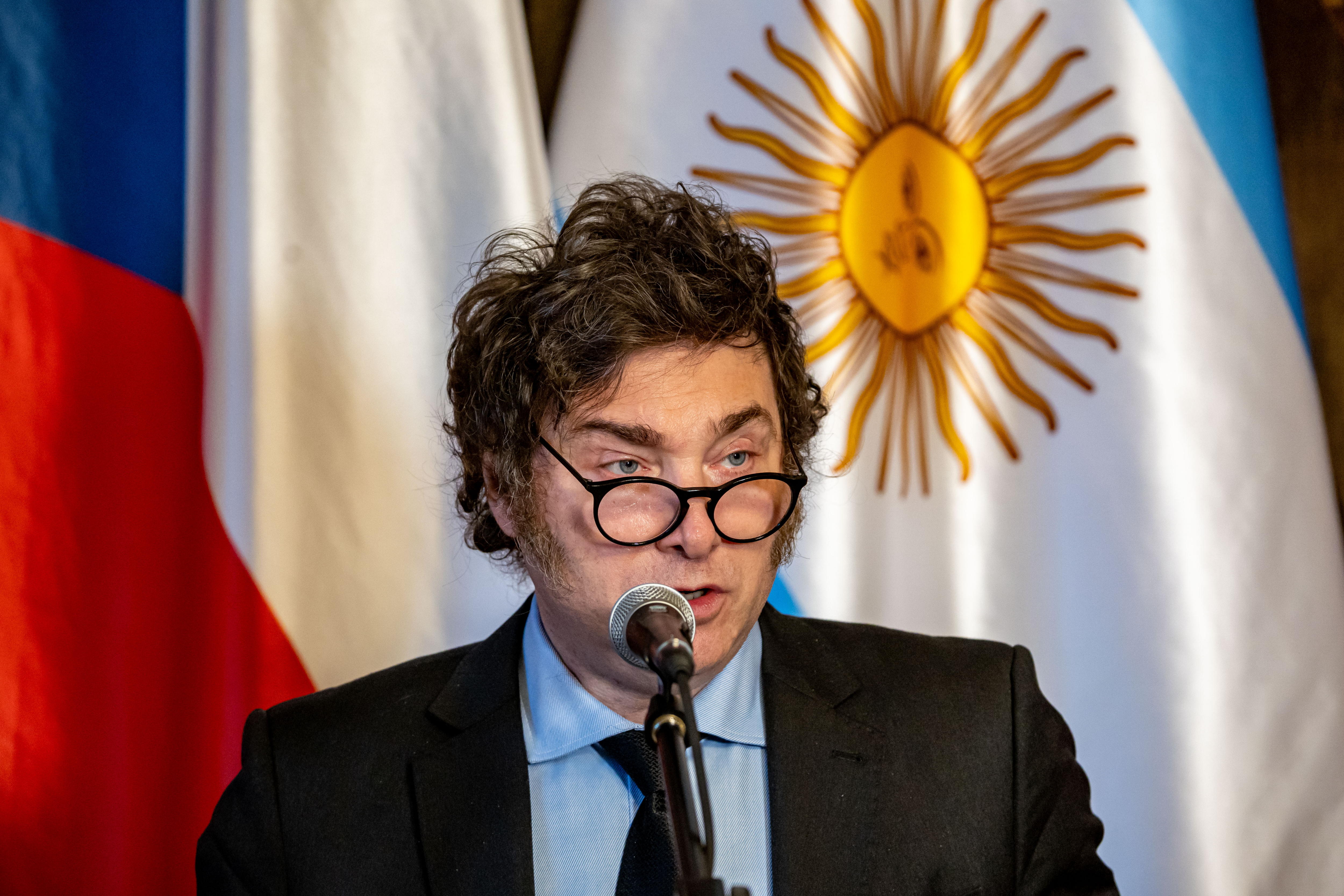 Prague (Czech Republic), 24/06/2024.- Argentina's President Javier Milei talks to media at a press conference after meeting with Czech President Petr Pavel (not pictured) at Prague Castle, in Prague, Czech Republic, 24 June 2024. Argentine President is on a visit to Czech Republic. (República Checa, Praga) EFE/EPA/MARTIN DIVISEK