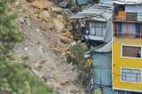 Militares se unen a la atención de emergencia por deslizamiento en Usaquén