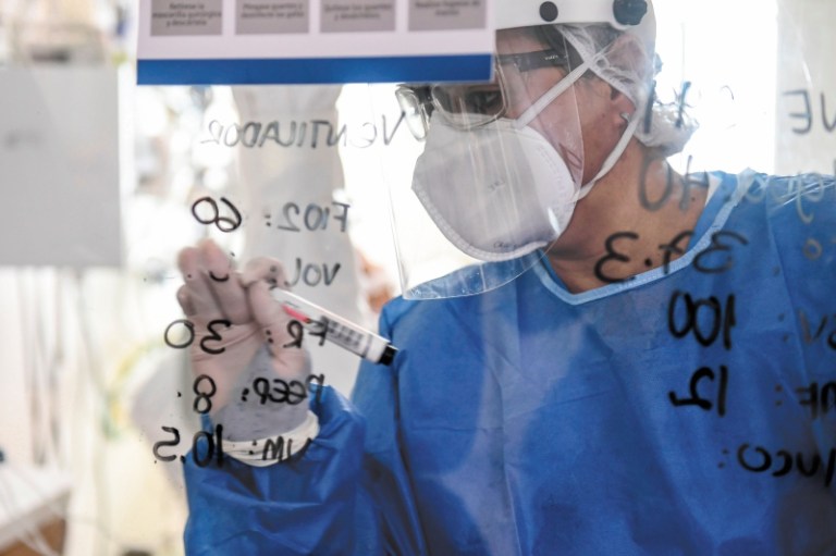 Academia Nacional de Medicina pide medidas urgentes por crisis en sistema de salud