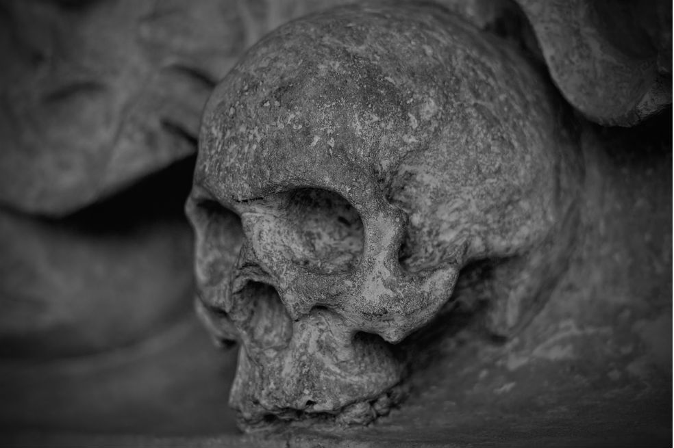 Las marcas en los cráneos fueron hechas poco después de la muerte y posiblemente servían para pasar cuerdas para sostener las mandíbulas. / Pixabay