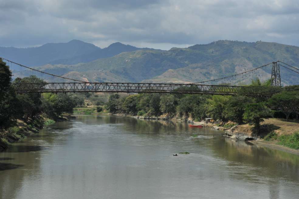 El río Cauca es una de las fuentes hídricas más importantes del país, pero recibe una gran carga de contaminación.