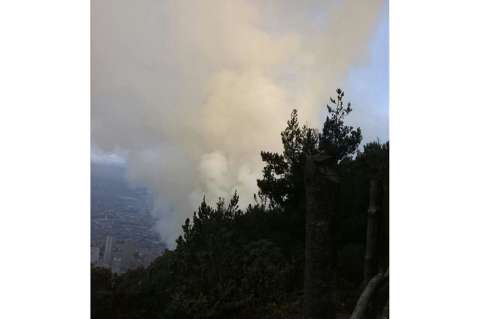 Autoridades trabajan para controlar incendio en los cerros de Bogotá