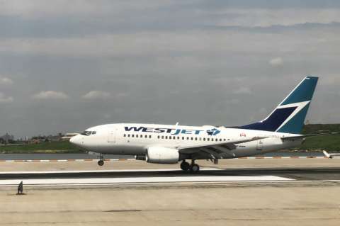 Por broma sobre coronavirus devuelven un avión a Canadá