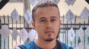 En redes sociales su hermana por medio de varias publicaciones ha tratado de dar a conocer la situación actual de su familia para poder encontrar a su hermano prontamente.
