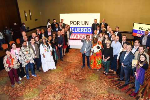 Gustavo Petro comenzó a consolidar su acuerdo nacional