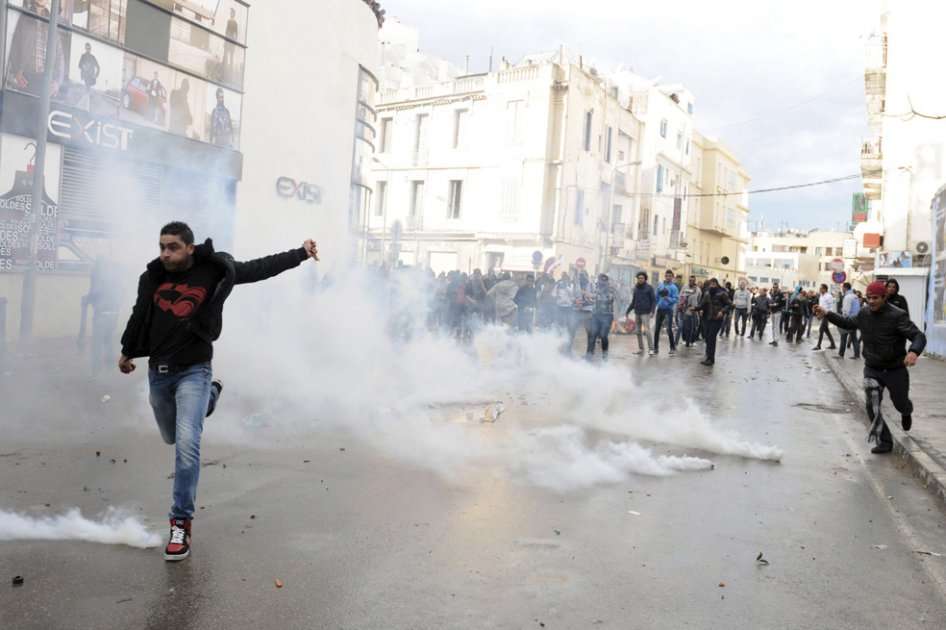 Una multitud de tunecinos se concentró como manifestación por el asesinato del líder opositor Chukri Bel Aid./ EFE