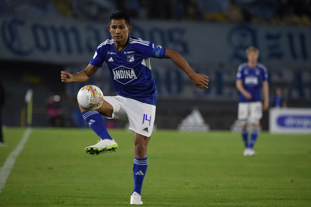 Futbolista colombiano, mediocampista de Millonarios en el partido ante Huila por la jornada trece de la Liga Betplay 2023-II.