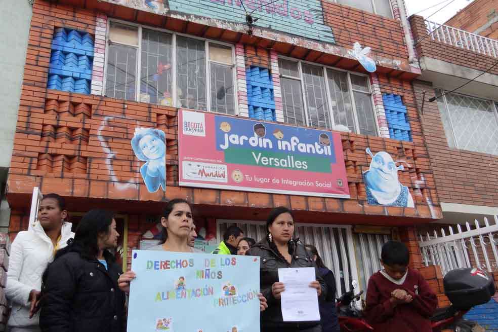 Madres de familia protestaron por el cierre del jardín Versalles. / Cortesía