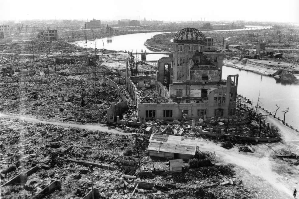 El ejército de EE. UU. fotografió el domo de Hiroshima (hoy llamado Memorial de la Paz) tres meses después de la caída de la bomba. / AFP