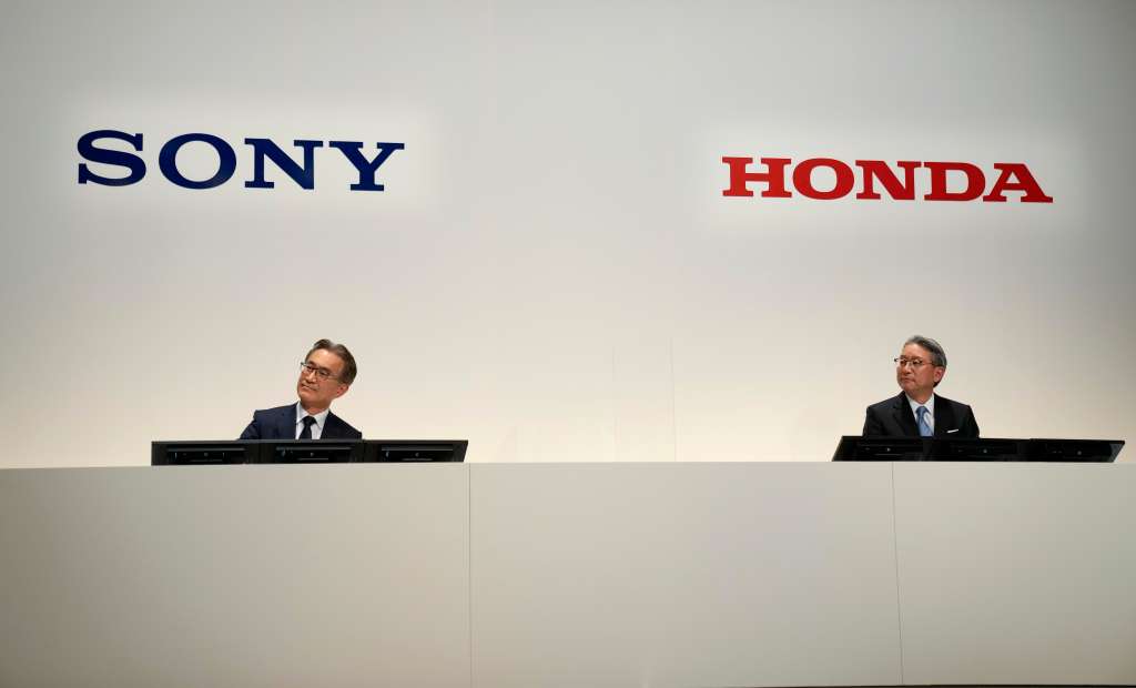 Tokyo (Japan), 04/03/2022.- Kenichiro Yoshida (L), President and CEO of Sony Group Corporation, and Toshihiro Mibe (R), President and CEO of Honda Motor Co., Ltd., listen to a question during a news conference at Sony headquarters in Tokyo, Japan, 04 March 2022 after announcing joint development of electric vehicle (EV). The new company by Sony and Honda is expected to start the sales of the first EV in 2025. (Japón, Tokio) EFE/EPA/KIMIMASA MAYAMA
