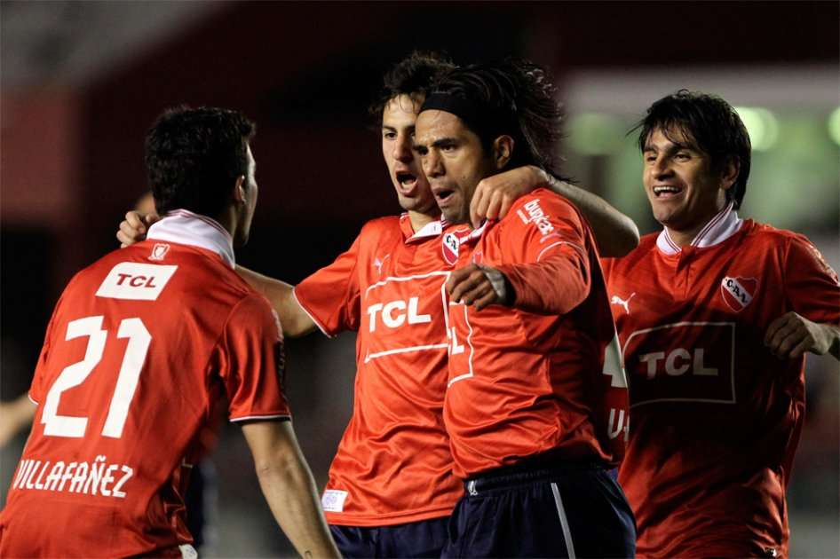 Fabián Vargas anotó en victoria de Independiente sobre Liverpool - EFE