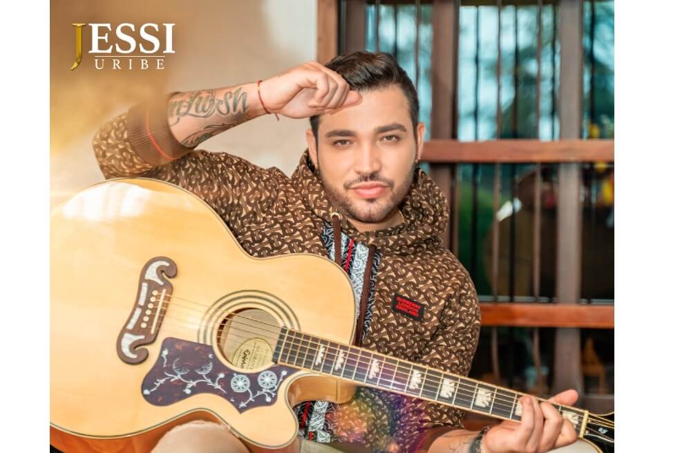 Generalmente los estrenos musicales a nivel mundial son los viernes, Jessi Uribe lanzó "De qué nos vale" este domingo 5 de abril. / Cortesía