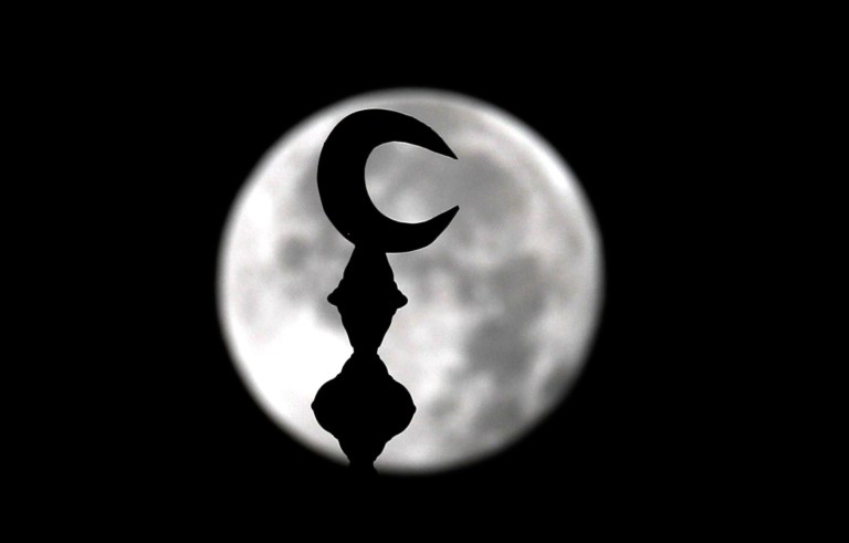 Cada noche con luz de luna (Cuentos de sábado en la tarde)