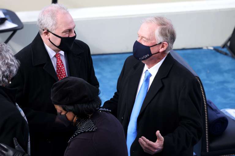 Representante Whip Steve Scalise junto al exvicepresidente Dan Quayle.