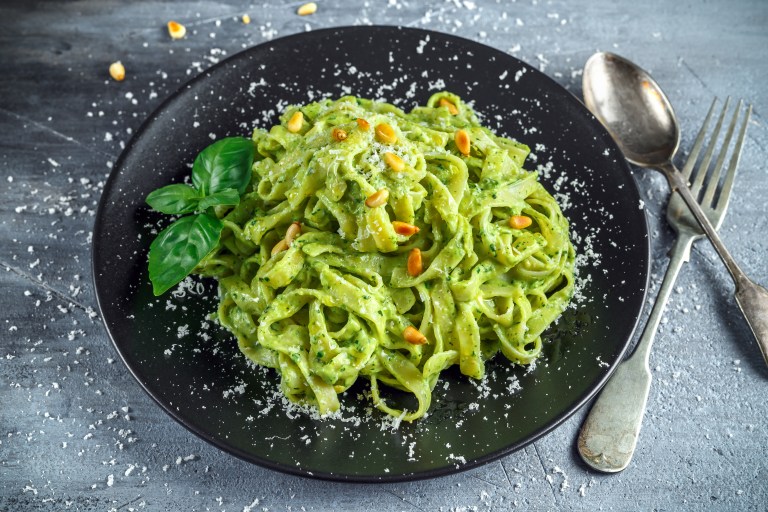 Aprende a cocinar una provocativa pasta verde