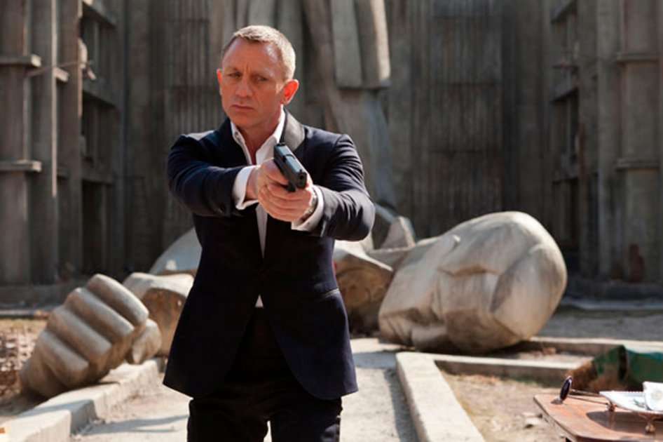 Daniel Craig como James Bond.