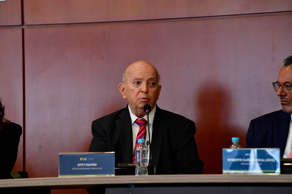 Alto comisionado para La paz durante la comunicación de los decretos de amnistía por parte de la Jurisdicción Especial de Paz (JEP)