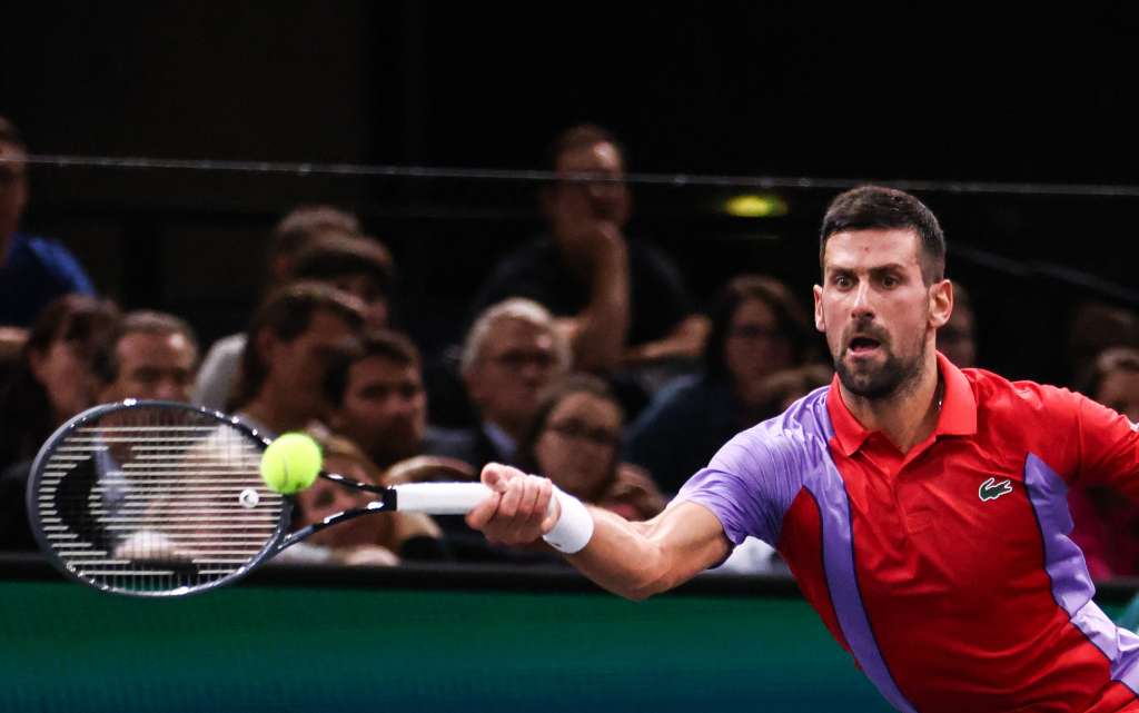 Paris (France), 01/11/2023.- Novak Djokovic of Serbia in action during his second round match against Tomas Martin Etcheverry of Argentina at the Paris Masters tennis tournament in Paris, France, 01 November 2023. (Tenis, Francia) EFE/EPA/Mohammed Badra