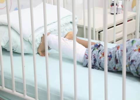 Niña quemada por su padrastro muere tras 12 días internada en Barranquilla