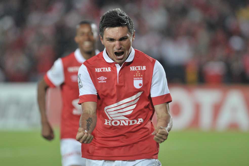 Daniel Torres, durante su paso histórico por Santa Fe. Regresa uno de los héroes de la época dorada.