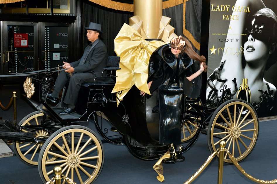 Lady Gaga llegando al museo Guggenheim. / Afp