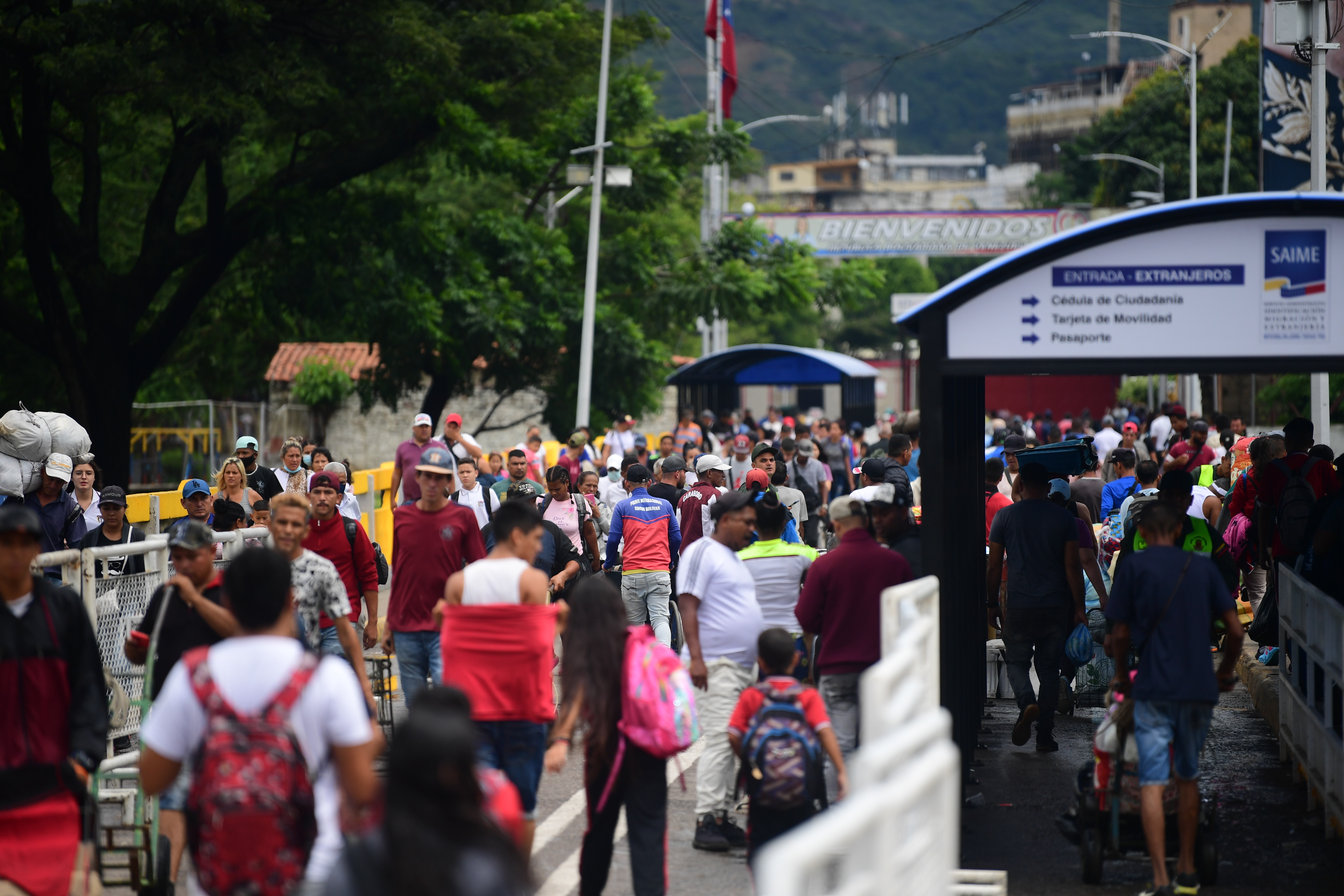 Aspectos de varios migrantes en la frontera entre Colombia y Venezuela