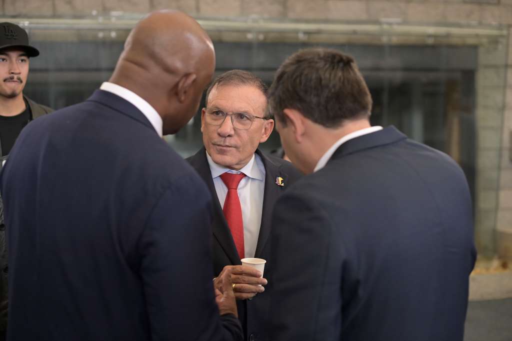 Roy Barreras, Carlos Caicedo, Mauricio Lizcano y Luis Gilberto Murillo, candidatos presidenciales en el foro organizado por El Espectador junto a sus aliados Friedrich-Ebert-Stiftung en Colombia (FESCOL), Transforma, Movilizatorio, CREER, NRGI y Foro Nacional por Colombia