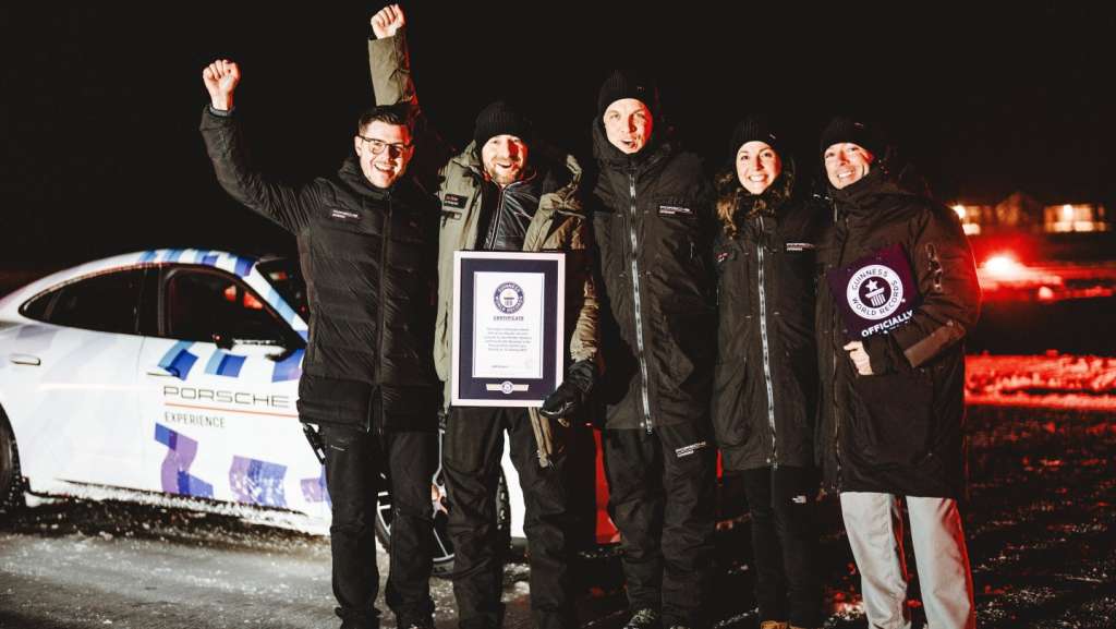 Porsche Taycan rompe récord Guinness: 17 kilómetros de derrape sobre hielo