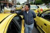 Taxistas en Bogotá denuncian persecución, sobrecostos e inseguridad