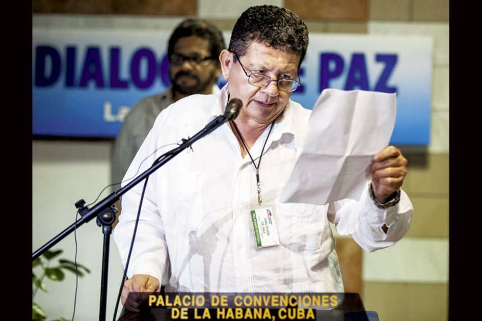 “Pablo Catatumbo”, plenipotenciario de las Farc en el proceso de paz, explica los aportes de la comisión de la verdad, acordada por la mesa el jueves. / Reuters