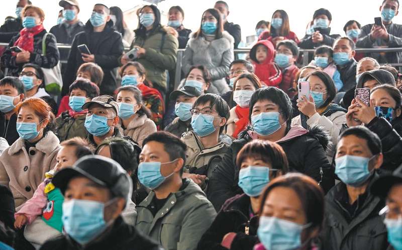 China ha reportado oficialmente apenas 92.483 casos positivos de coronavirus y 4.742 muertes. / AFP / Hector RETAMAL