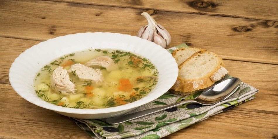 ¿El caldo de pollo sirve para la gripe? Esto dice la ciencia