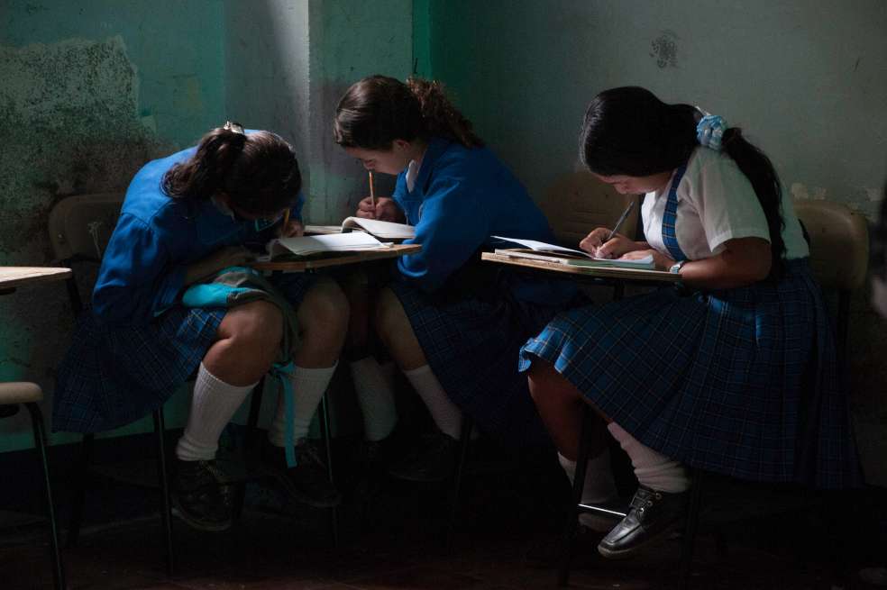 Las mujeres y niñas han sido víctimas de violencias como los embarazos y las maternidades forzadas.