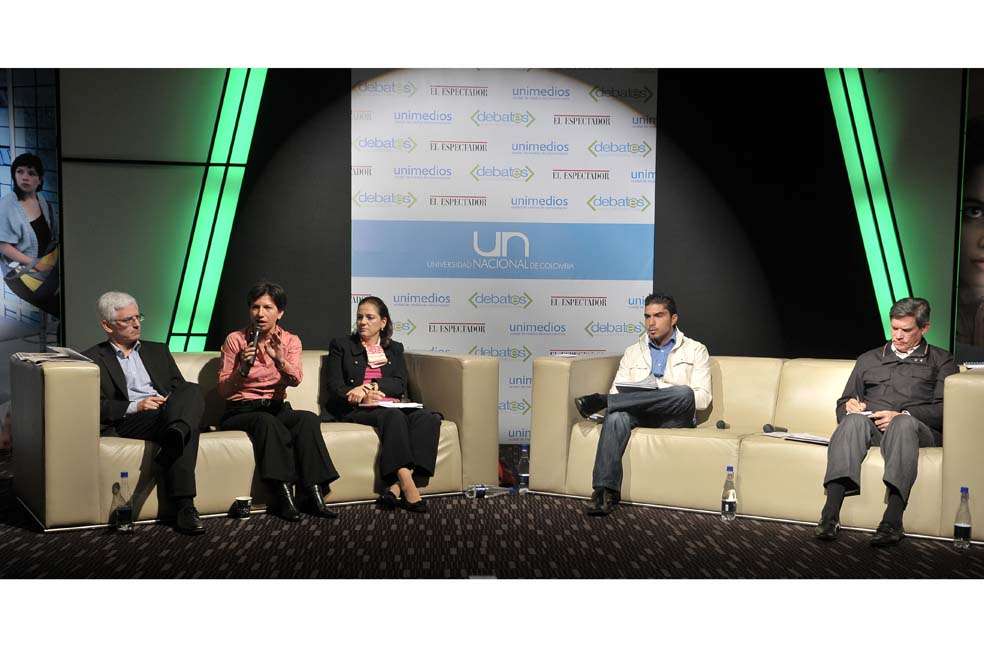 Rodolfo Arango, Claudia López, María del Rosario Guerra, José Andrés Areiza y Freddy Padilla de León, en el debate sobre educación superior. / Gustavo Torrijos