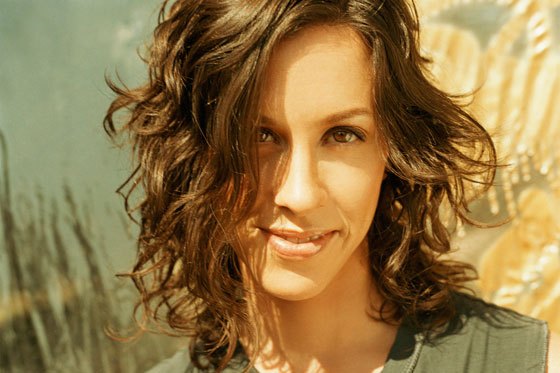 Alanis Morissette lanzará el disco «Havoc And Bright Lights» en agosto