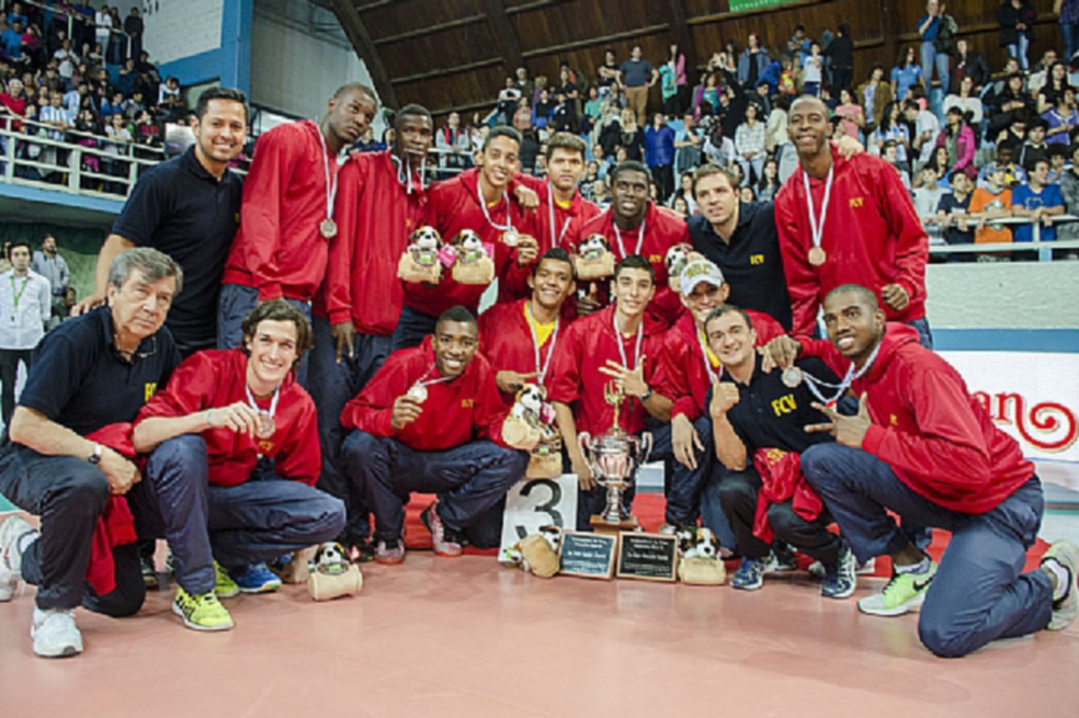 La selección colombiana sub 21 de voleibol, tercera en el Suramericano de la categoría, en Argentina.