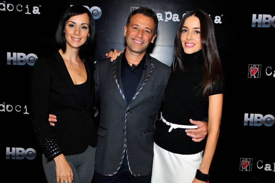 Gabriela de la Garza, Juan Manuel Bernal y Cecilia Suárez, actores de "Capadocia". / HBO.