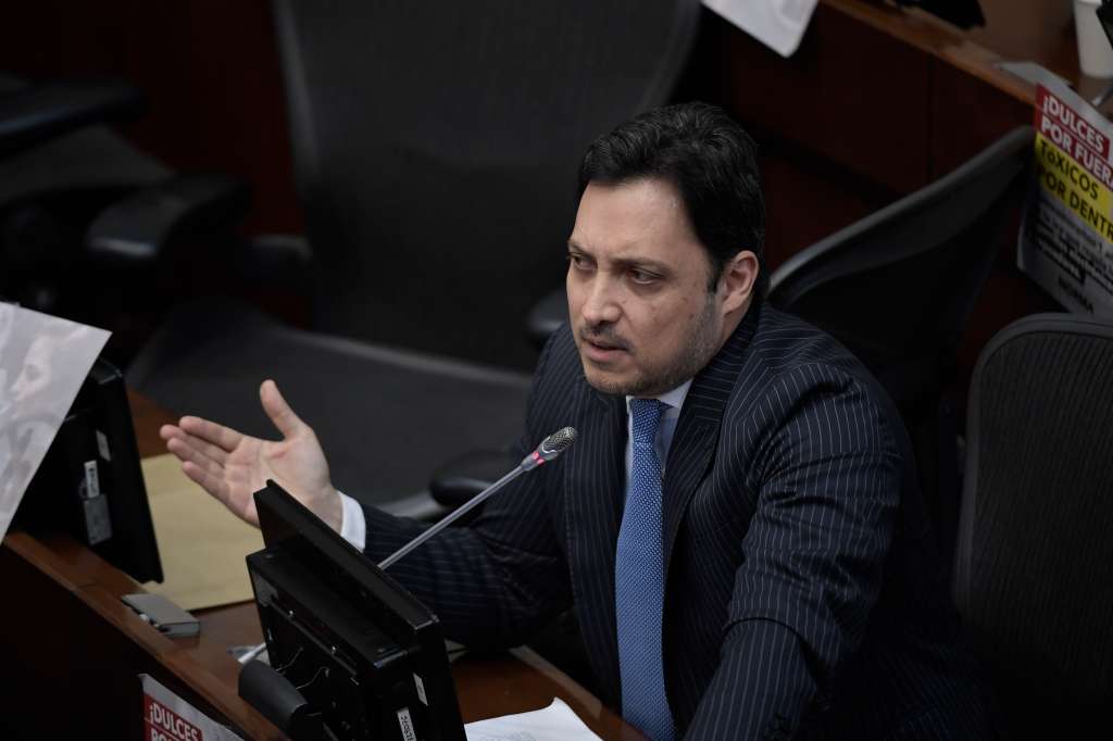 Senador en plenaria, en la que fue archivado con 55 votos por el “sí” y 29 por el “no”, el proyecto de acto legislativo que buscaba permitir el transfuguismo