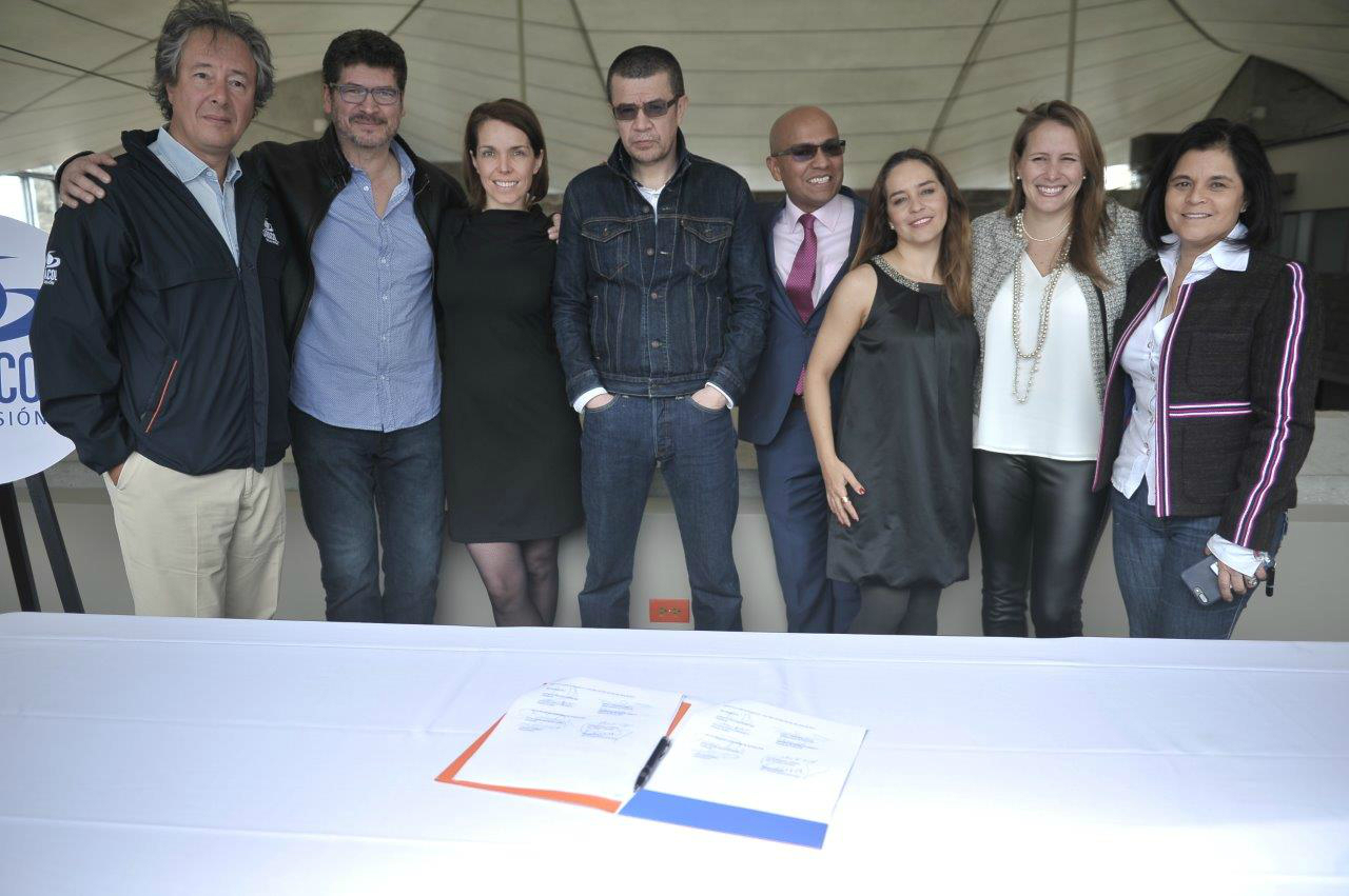 Algunas de las personas que estuvieron presentes durante la firma del acuerdo fueron: Gonzalo Córdoba Mallarino, presidente de Caracol Televisión; Julio Correal, Diana Ángel, Dago García; Catalina Porto Urdaneta, Gerente Legal de Caracol TV;  y Ramsés Ramos. / Óscar Pérez