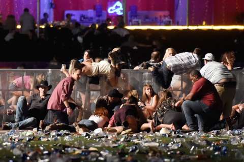 ¿Qué hacía un civil con un arma de guerra en Las Vegas?