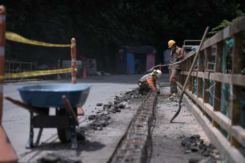 La concesión de la Transversal del Sisga es uno de los proyectos que han retomado obras después de que el Gobierno Nacional autorizara la reactivación del sector de construcción y luego de que la Agencia Nacional de Infraestructura (ANI) avalara el protocolo de bioseguridad presentado para el manejo del Covid-19. Así se trabaja hoy por hoy en esta vía de 137 kilómetros que atraviesa doce municipios desde el sector del Sisga, en Cundinamarca, hasta Sabanalarga, Casanare.