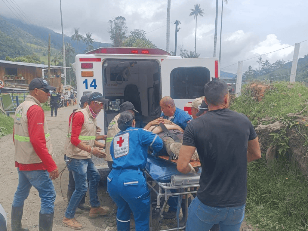 Autoridades y organismos de socorro atendieron la emergencia vial registrada en la vía entre Salento y el Valle de Cocora.