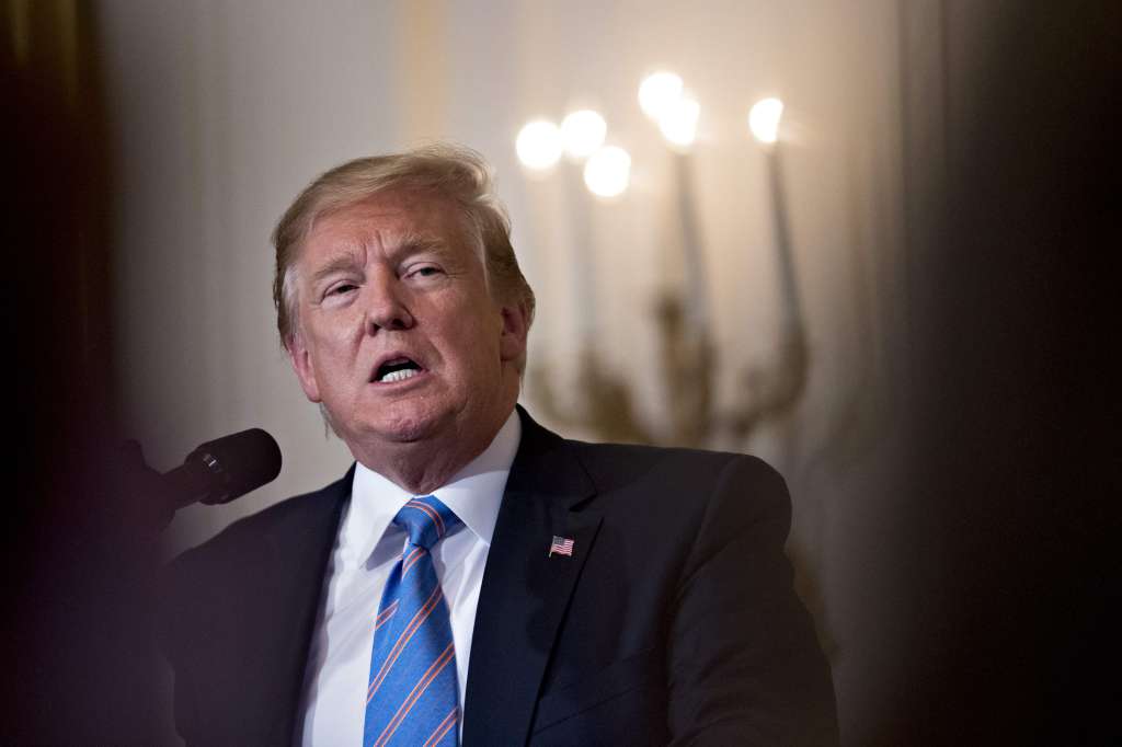 La administración del presidente Donald Trump le comunicó a los chinos que tienen un mes para un acuerdo comercial. / Bloomberg News.