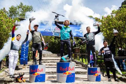 Francés Adrien Loron ganó carrera de downhill urbano en Monserrate
