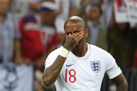 Tras de eliminada, multada: la FIFA sancionó a Inglaterra con más de 70.000 dólares